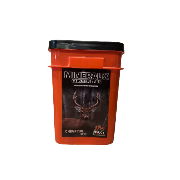 Packaging of Meunerie Soucy deer mineral concentrate, showcasing its premium ingredients designed for optimal deer health and nutrition.