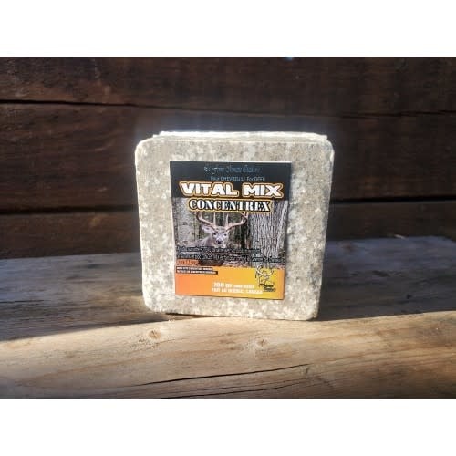 700g block of Ferme Monette Plus Chevreuil Vital Mix Concentrex, featuring a blend of high-quality ingredients for optimal deer nutrition.